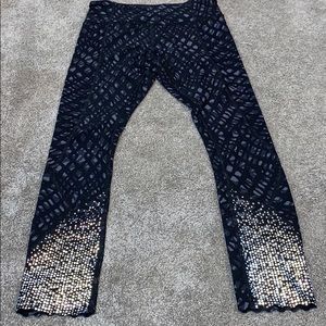 Lululemon leggings size 4 Bottom is reflective